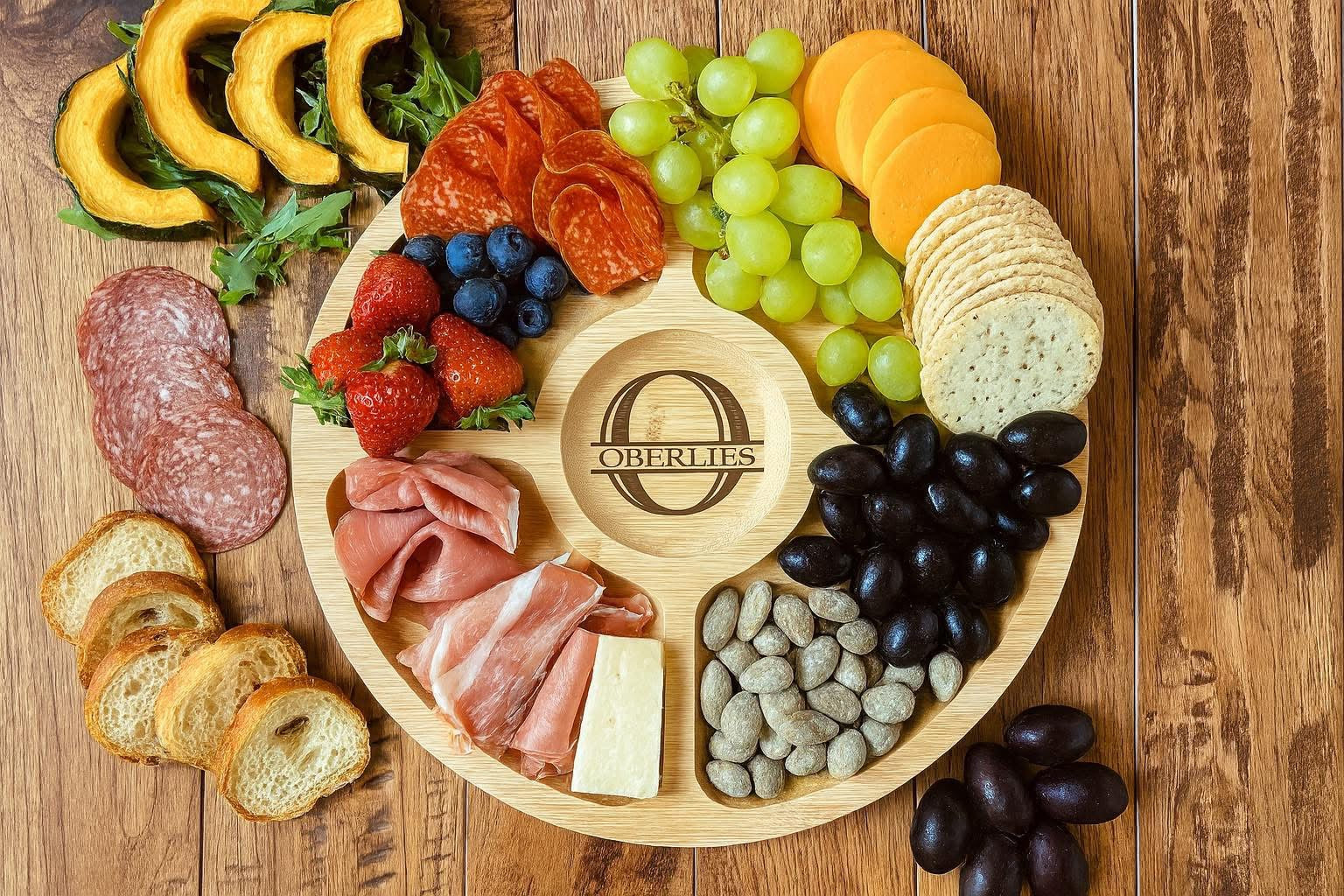 Charcuterie/fruit Tray with Lockable Lid with Handle